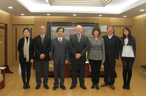 阿根廷拉诺斯国立大学副校长访问我校