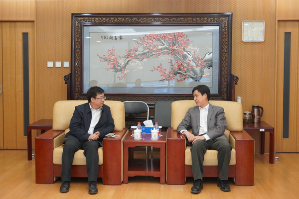 广西自治区党委组织部副部长一级巡视员李伦兵访问我校